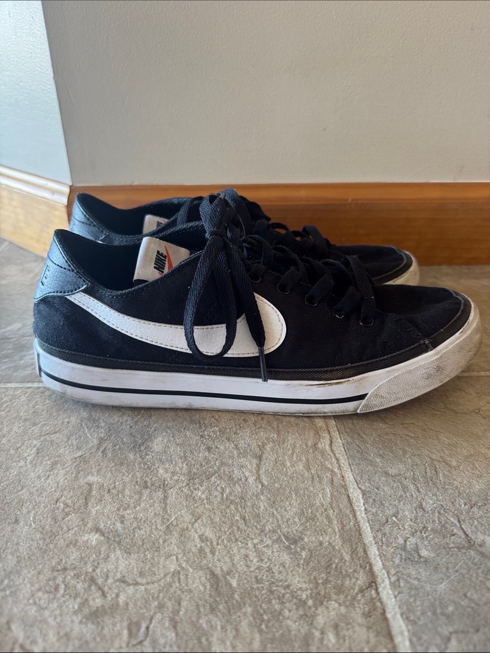 Nike Men’s Court Legacy Low-Top Sneakers